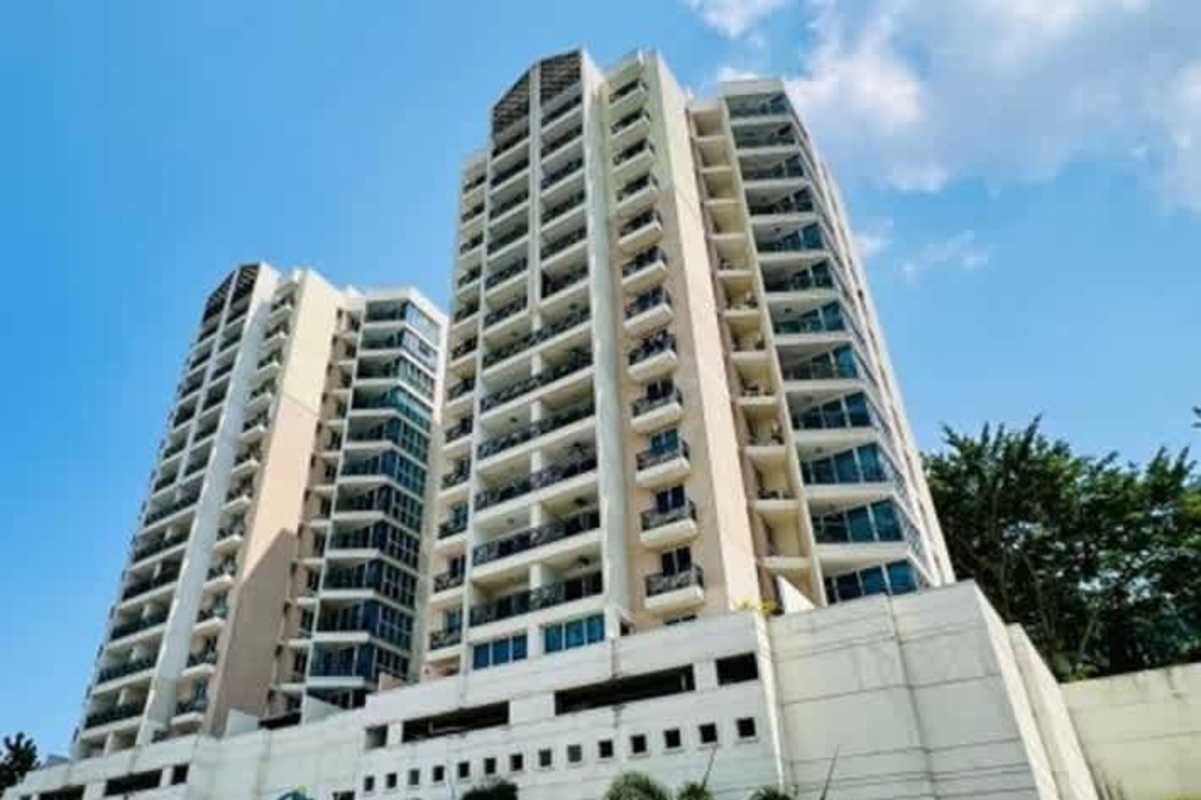 Bedroom with wardrobe, neutral tones and tiled floor in PH Nuevo Betania Betania Panama