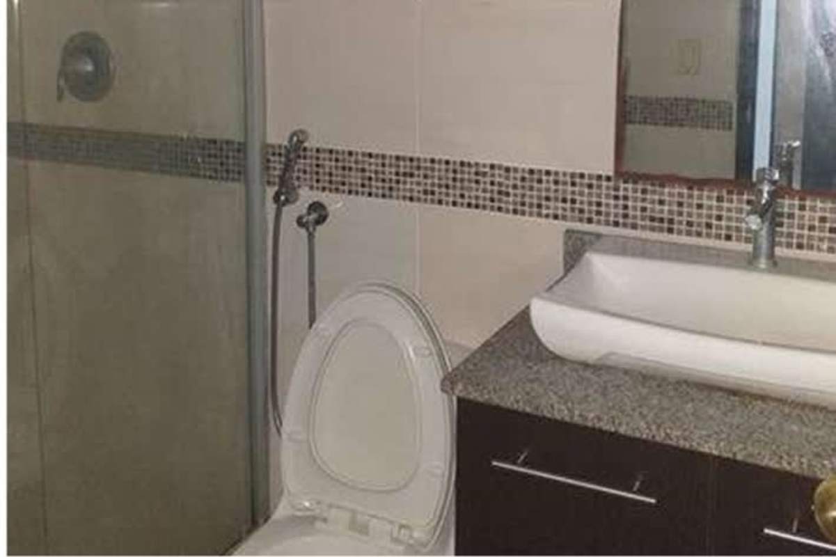 Bathroom with granite counter, vessel sink and glass shower in PH Nuevo Betania Betania Panama