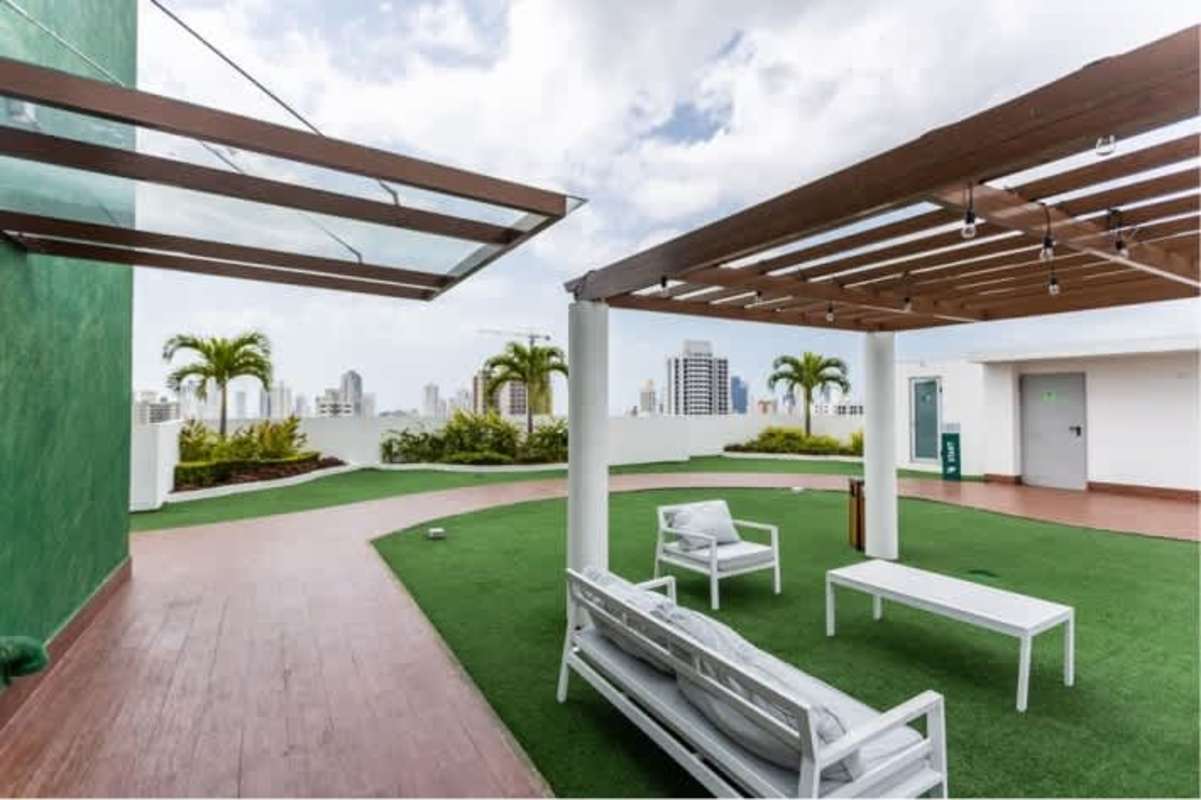 Swimming pool outdoor lounge chairs family friendly PH Atrium Tower San Francisco Panama