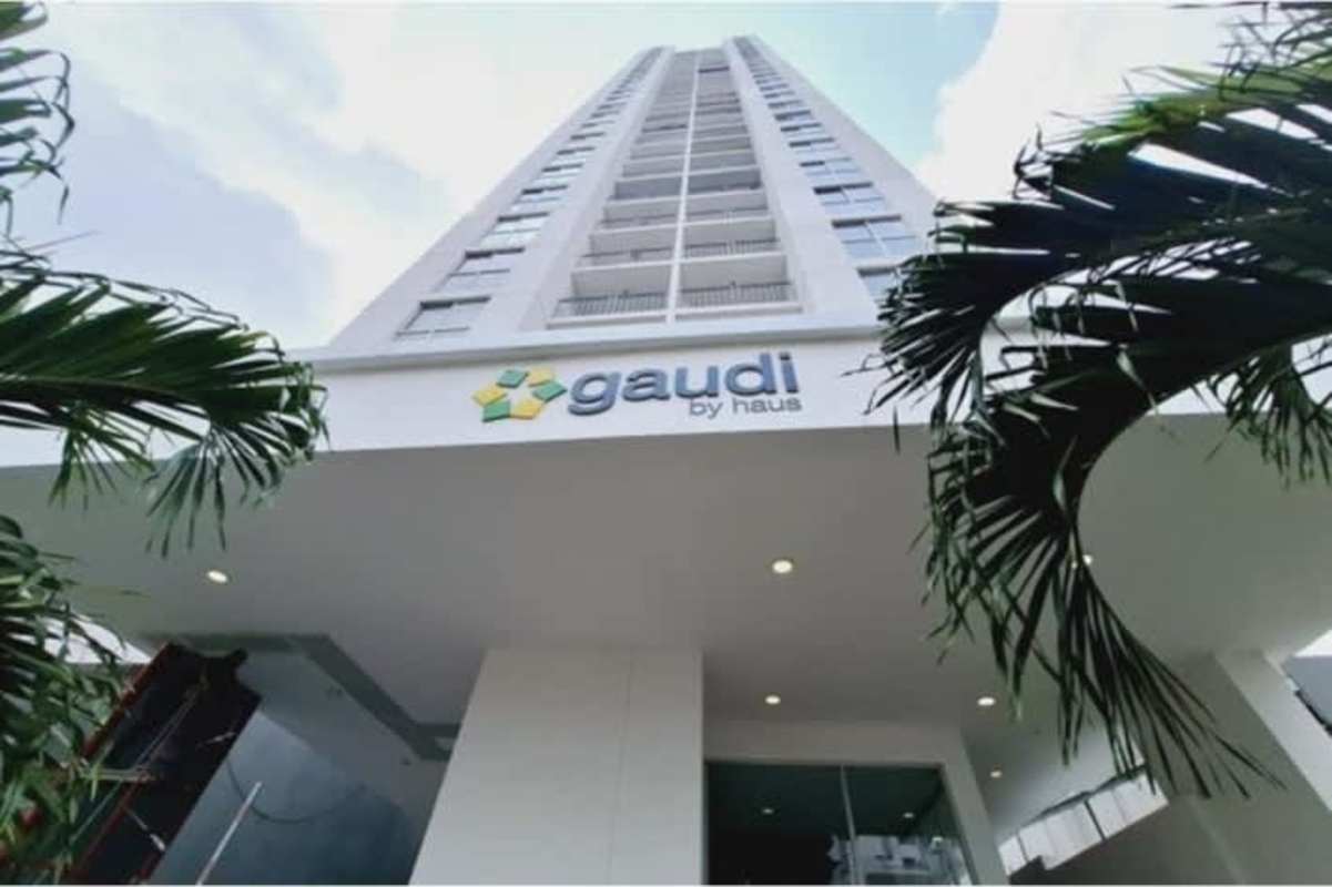 Modern high-rise PH Gaudí building by Haus visible from street with balconies along Via España Panama City