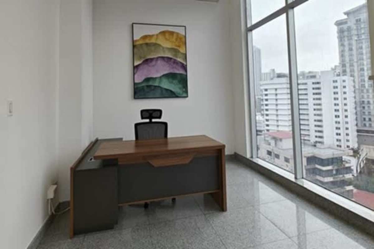 Private office with city skyline backdrop in PH BICSA Tower for rent Panama