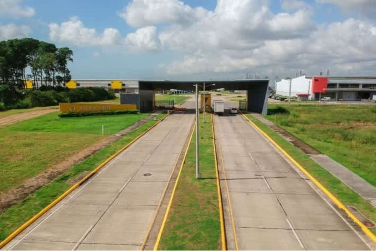 Modern warehouse facade with large loading doors in Zona Uno Panama City