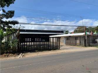 Gated entry of commercial warehouse site with fenced perimeter in Panama Oeste