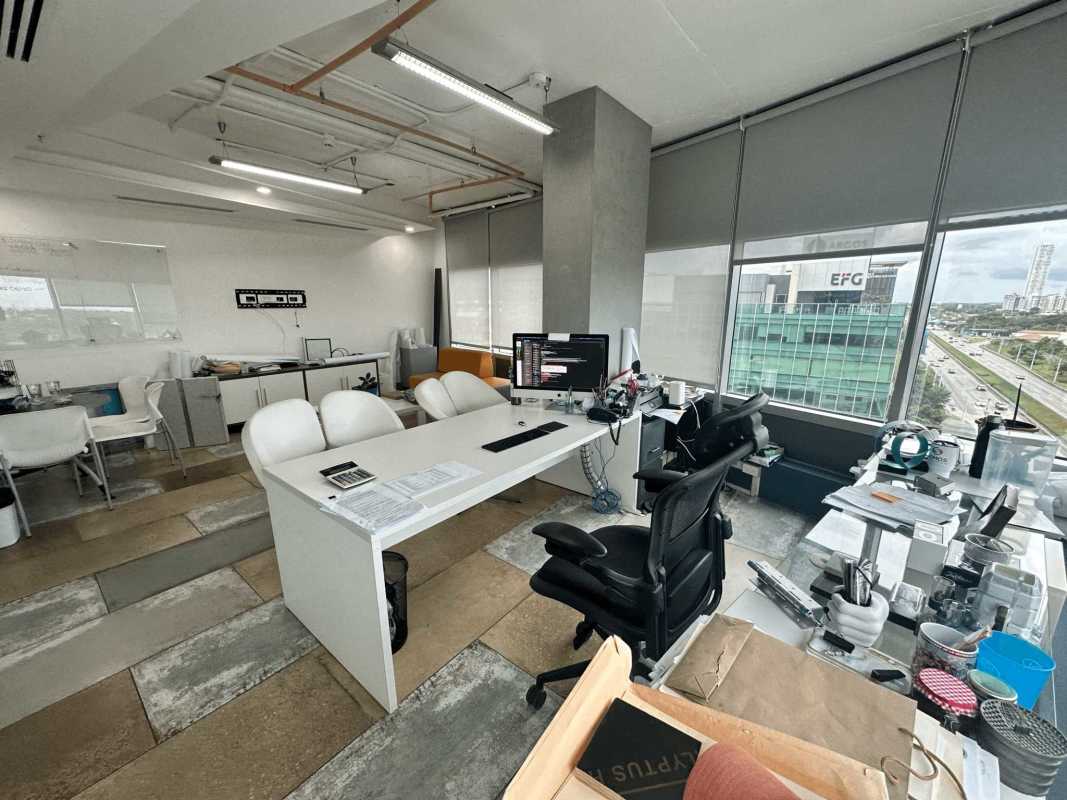 Large glass-walled conference room overlooking golf course in Prime 507 Tower Panama City