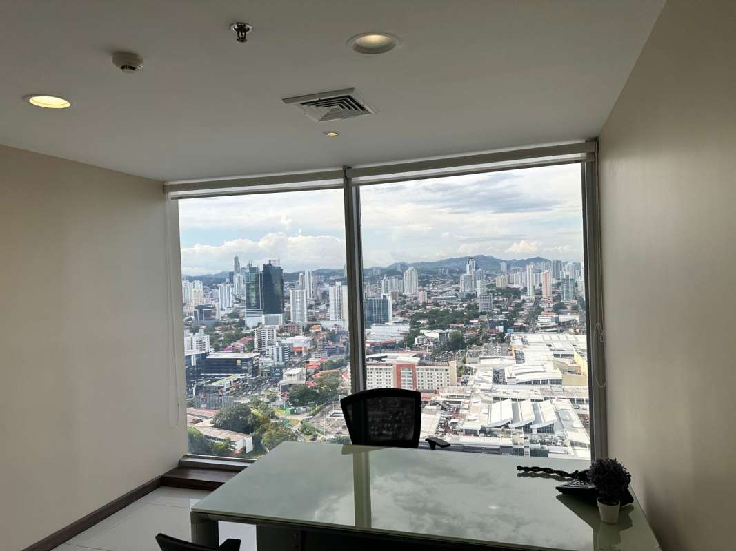 Executive corner office featuring panoramic water views and skyline at Oceania Business Plaza Tower 1000