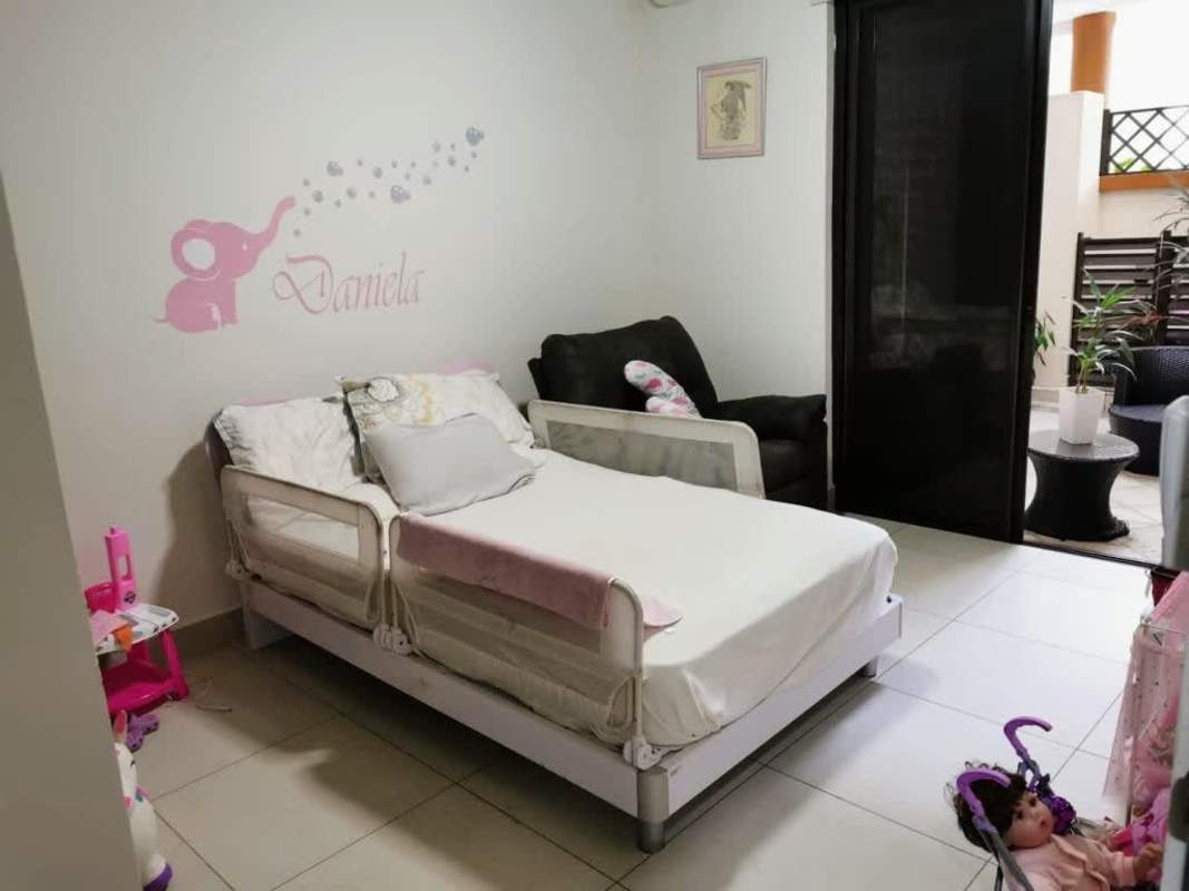 Bedroom with built-in closets modern design Embassy Club Panama Clayton