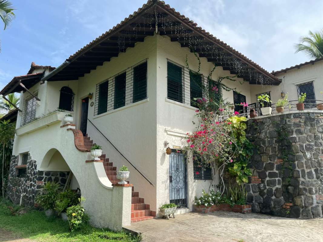View of tropical garden, curved driveway and hillside in Las Cumbres Panama