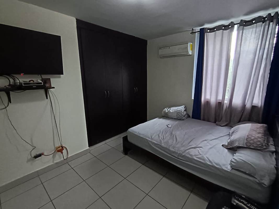 Dedicated home office area with AC, cabinets in PH Condado Vista Condado del Rey Panama