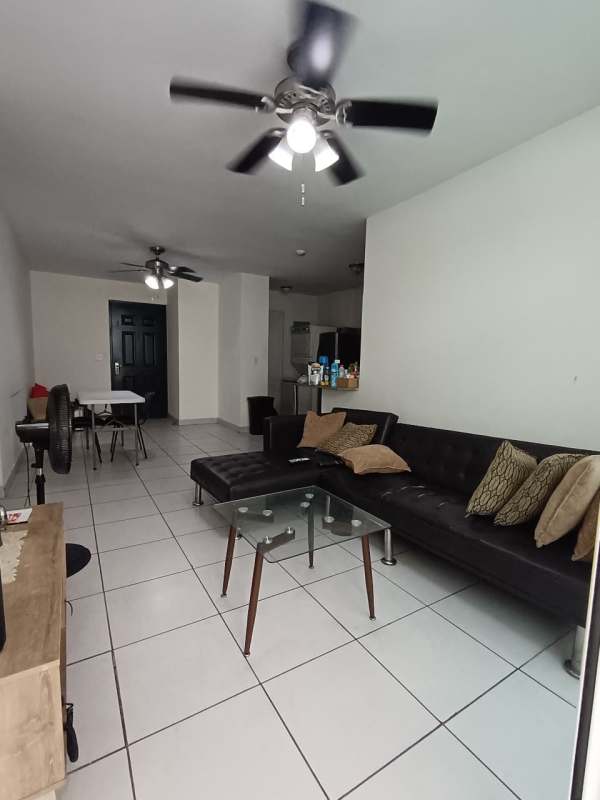 Modern living and dining area with ceiling fan, tiled floors in PH Condado Vista Condado del Rey Panama