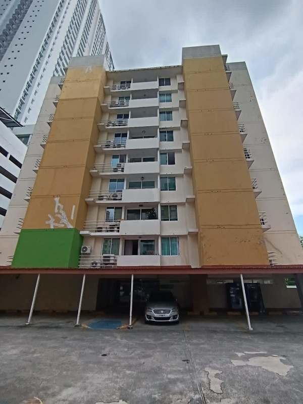 Modern bathroom with granite countertop, large mirror at PH Condado Vista Condado del Rey Panama