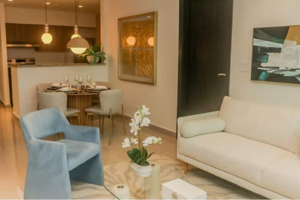 Glass balcony with city skyline view at PH Bella Vista Panama