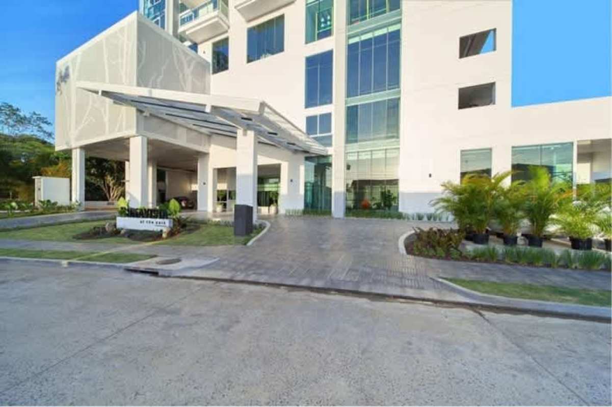 Bright indoor gym with cardio and weight equipment floor to ceiling windows PH Bonavista The Park Panama