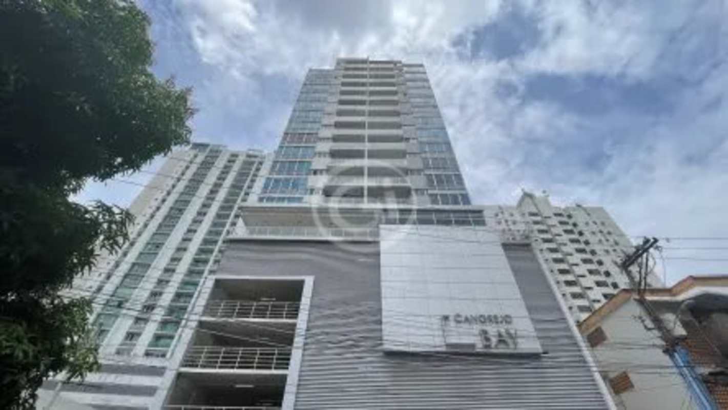 Spacious 2BR 3BA Apartment with Balcony El Cangrejo