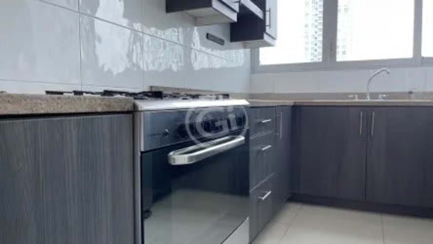 Kitchen with granite counter, gas stove, window PH Mont Royale El Cangrejo