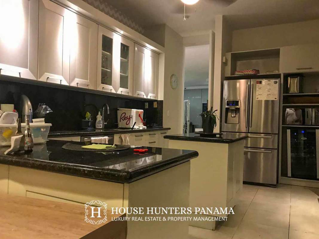 Bedroom with floor-to-ceiling windows, balcony access cityscape in PH Aqualina Punta Pacifica