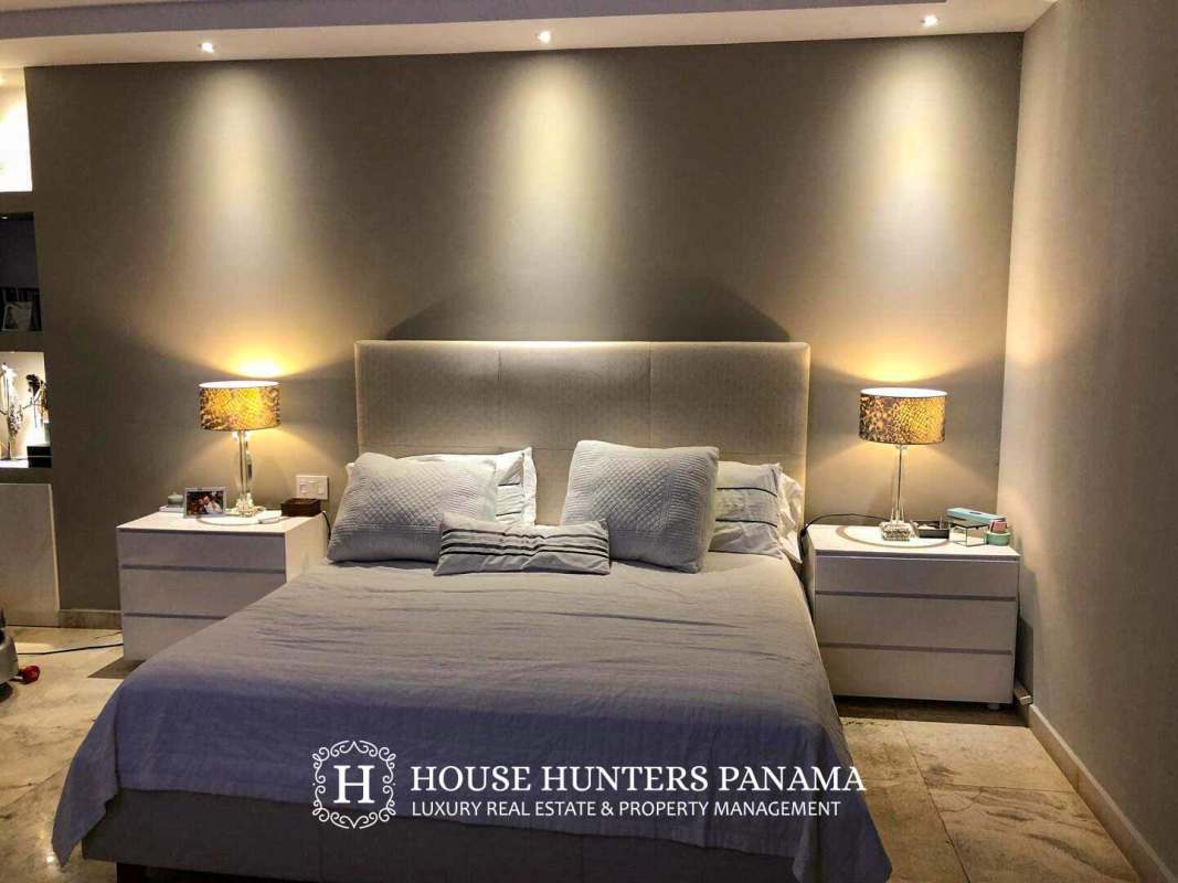 Modern bedroom featuring city skyline views, floor-to-ceiling windows at PH Aqualina Punta Pacifica Panama