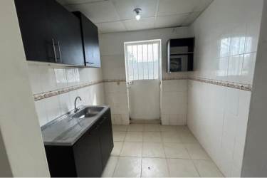 Minimalist kitchen with tile walls and stainless sink El Edén Arraiján for sale