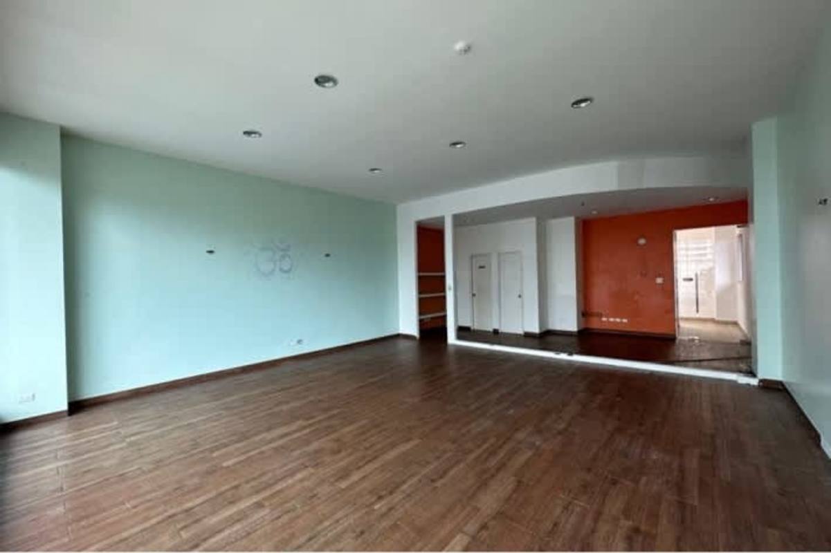 Large empty retail or office interior with bright walls and recessed lighting in San Francisco Panama