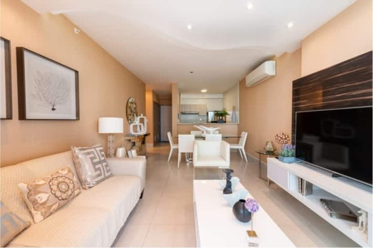 Bright open plan living dining area with large windows and city views in Edison Park Panama