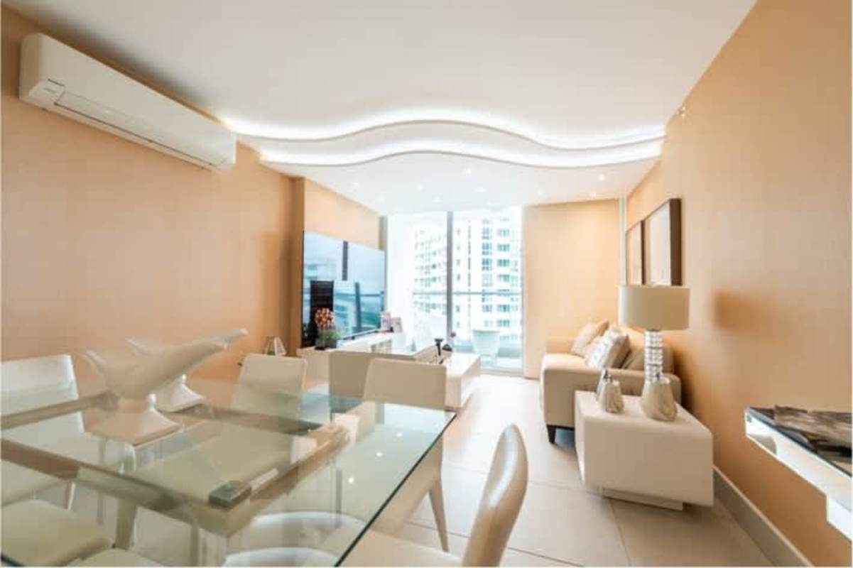 Fitness center with equipment and skyline views in Edison Park Panama City