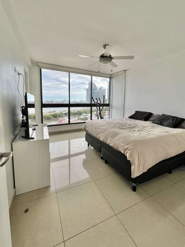 Master bedroom with large windows, city and sea view, porcelain tiles, PH San Francisco Bay Panama