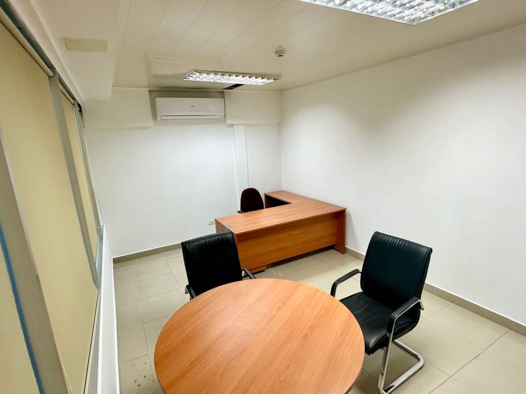 Private office room with wood desk AC and window blinds Plaza Procenter Panama