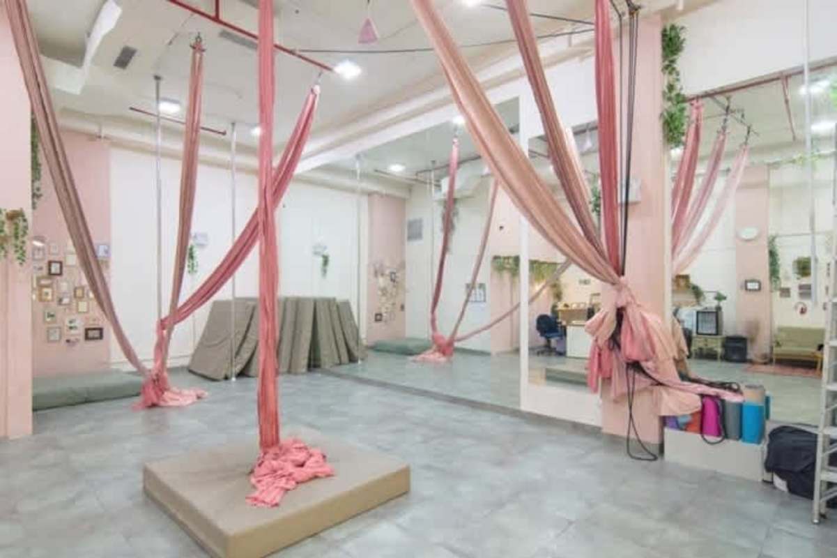 Reception desk and flexible layout inside retail or fitness space PH Balboa Boutique Panama City