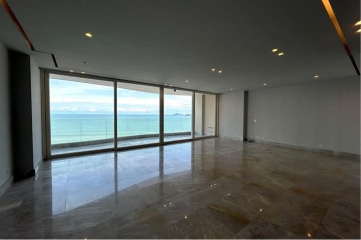 Elegant lobby with marble floors at PH The Towers Punta Paitilla luxury tower