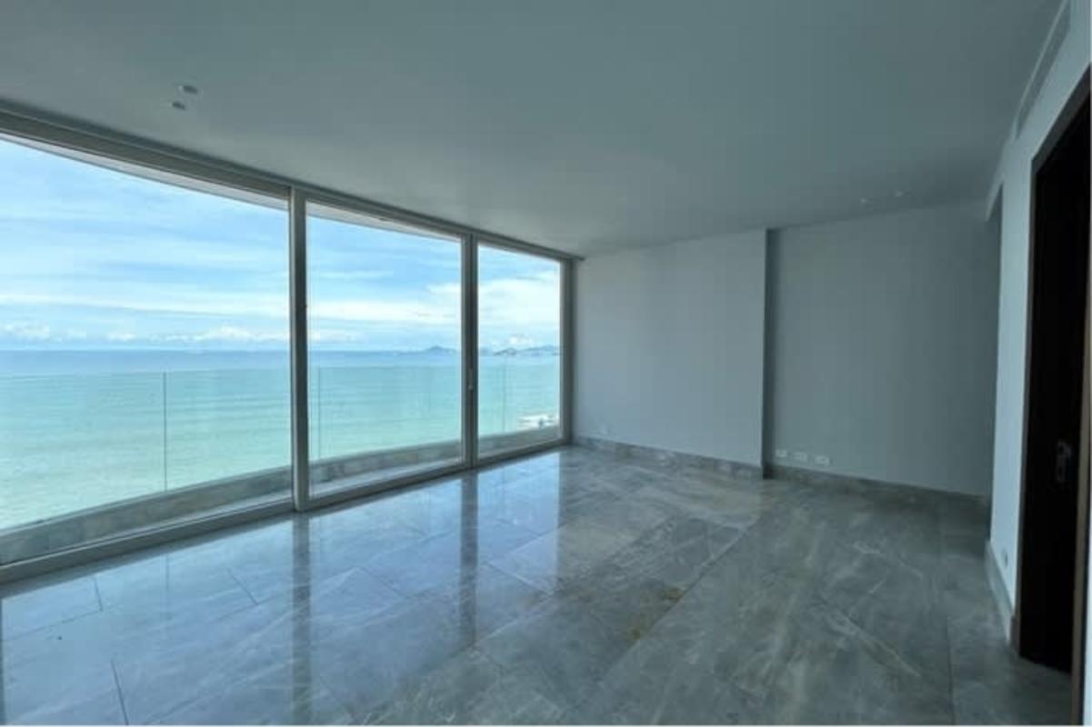Empty luxury living room with panoramic windows facing ocean at PH The Towers Punta Paitilla
