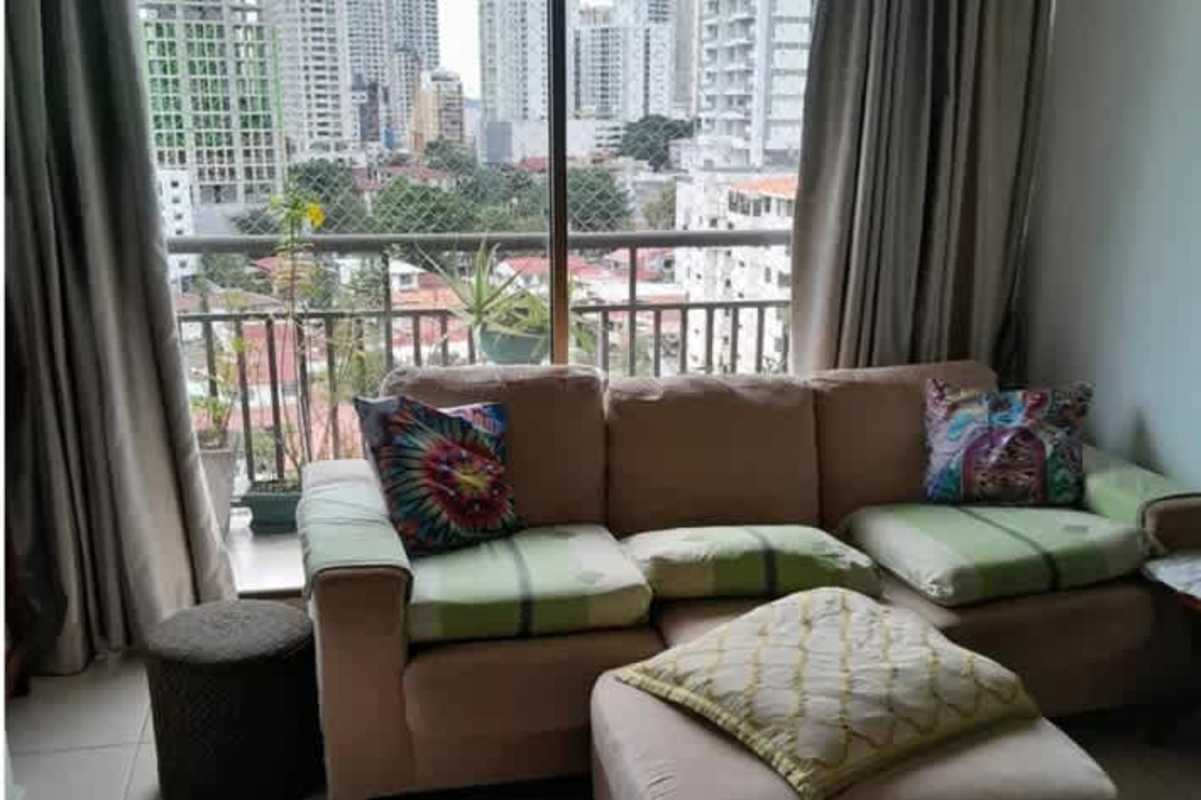 Elegant dining space with access to balcony and Pacific Ocean views in Coco del Mar Panama