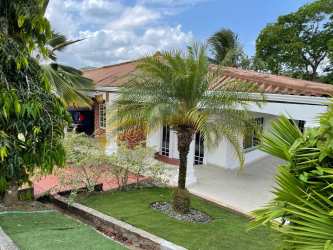 Traditional kitchen with large fridge spot and tile backsplash Villa Luisa Puerto Pilón Colón Panama
