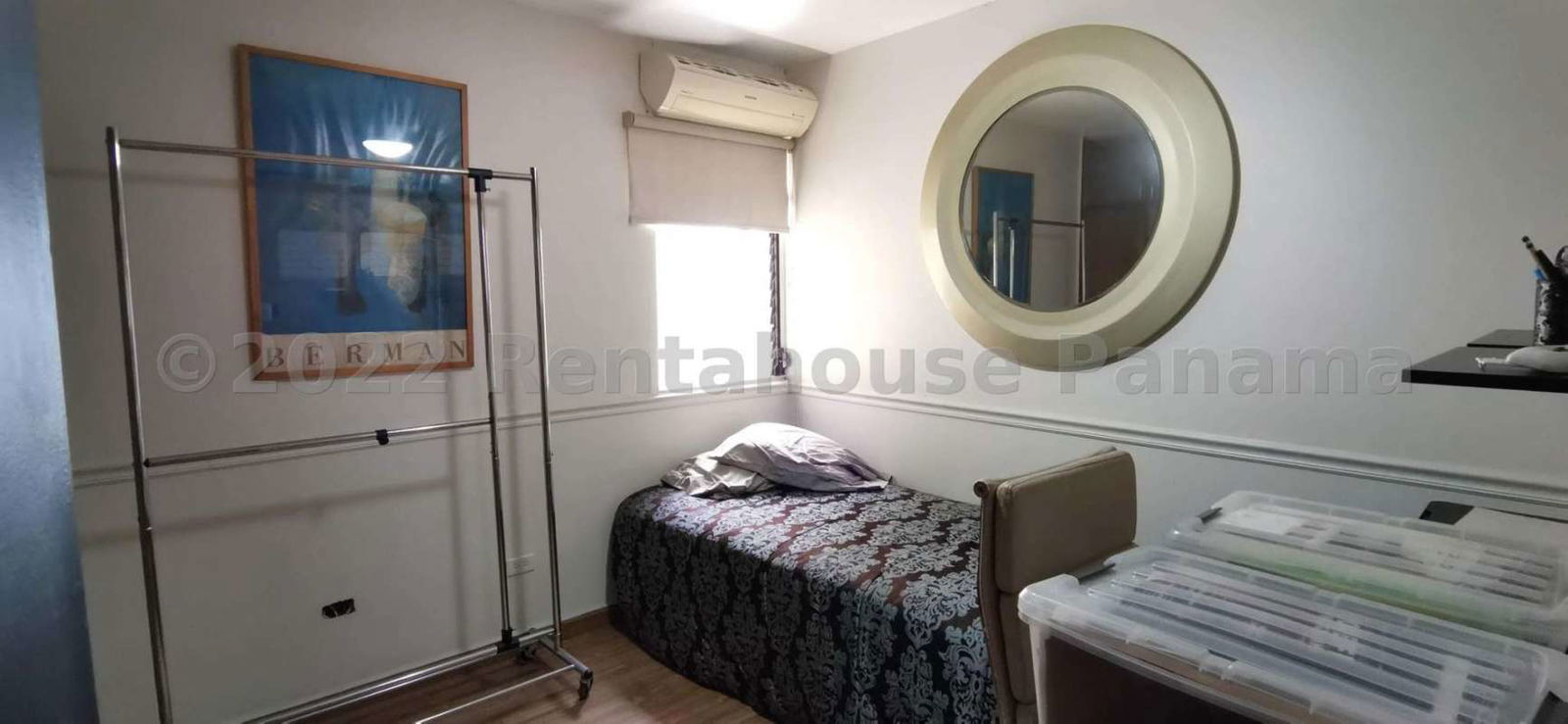 Master bathroom with mosaic tiles, glass sink, and modern lighting in PH Buganvilla Panama