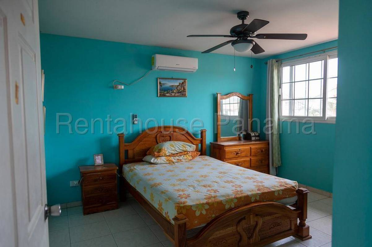 Master bedroom with ceiling fan, large window, closet and traditional decor at Riviera Colonial Panama
