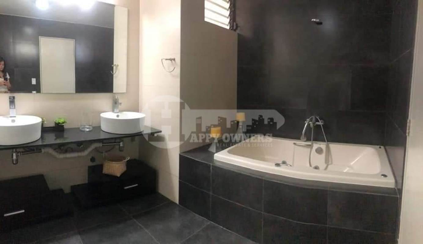 Master bedroom with king bed, neutral decor, ceiling fan, city view in PH Marsella Panama City