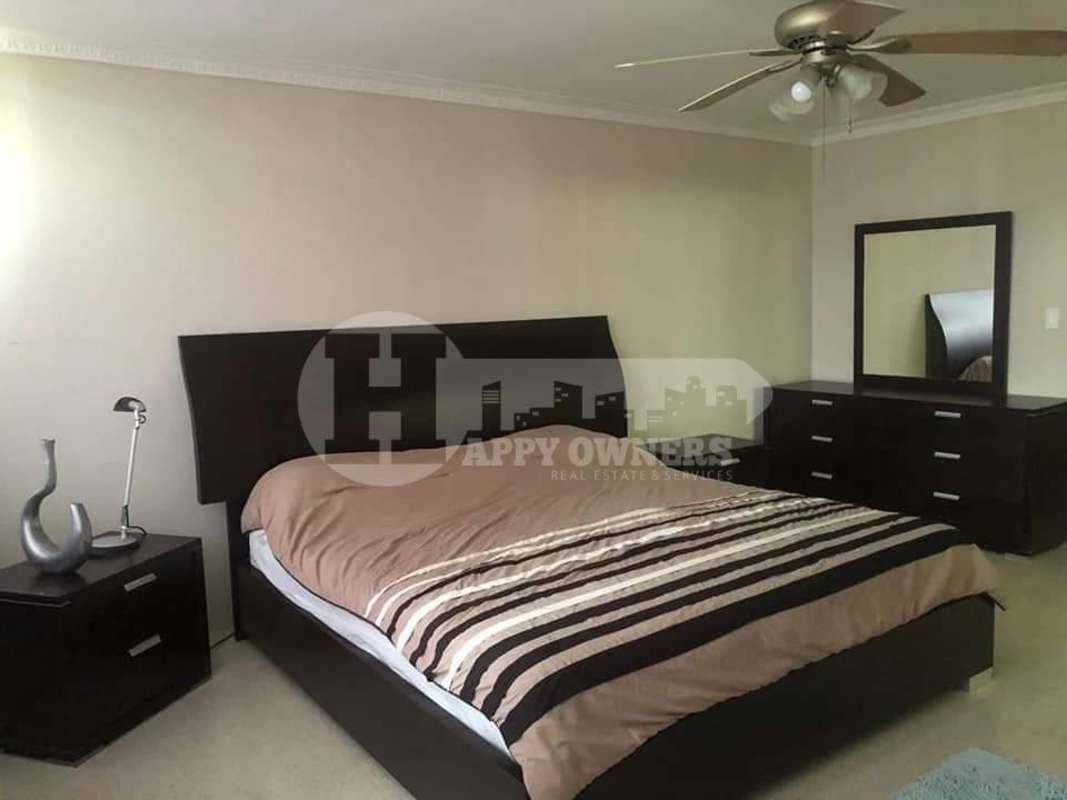 Spacious bedroom with king bed, ceiling fan PH Marsella apartment in Marbella Panama