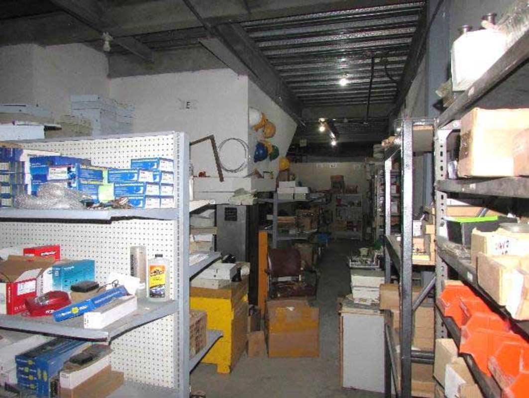 Reception lobby with tiled floors and glass entrance commercial sale at 12 de Octubre Panama City