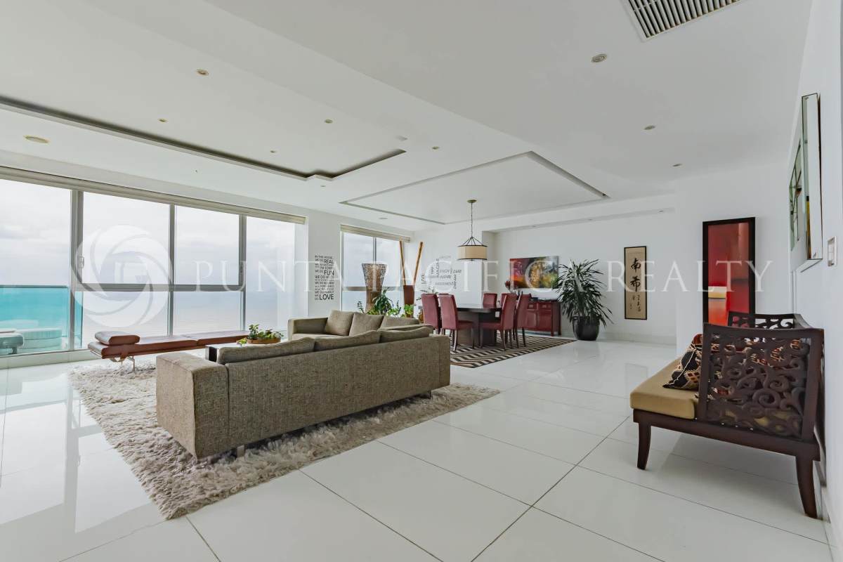 Gourmet kitchen with modern cabinetry and appliances in Ocean One penthouse Costa del Este