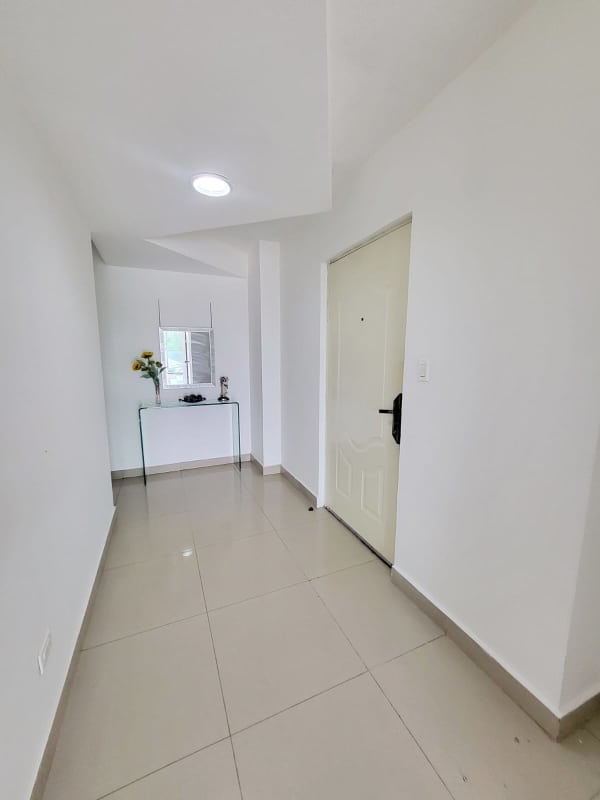 Bright minimal hallway with porcelain tile floor and decor in PH Pine Hill Albrook Panama