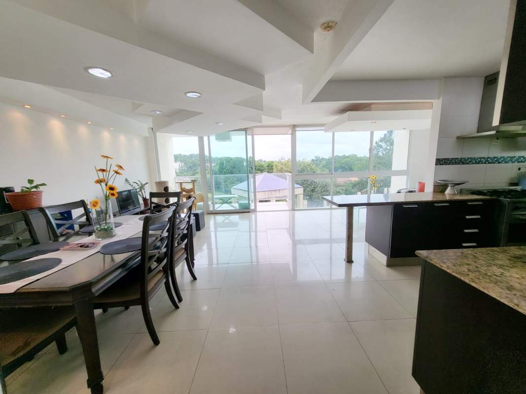 Modern kitchen with granite countertop, breakfast island, open plan PH Pine Hill Albrook Panama