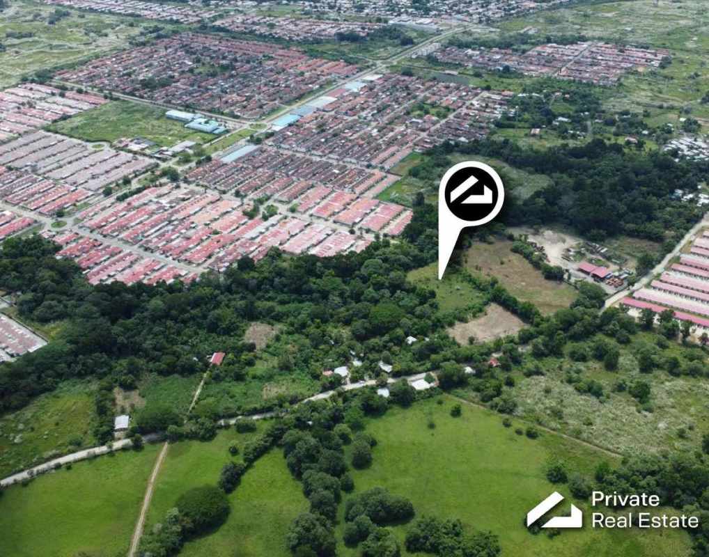 Marked aerial of Malengue Pacora lot ideal for industrial-commercial projects connected to Panama City logistics corridors.