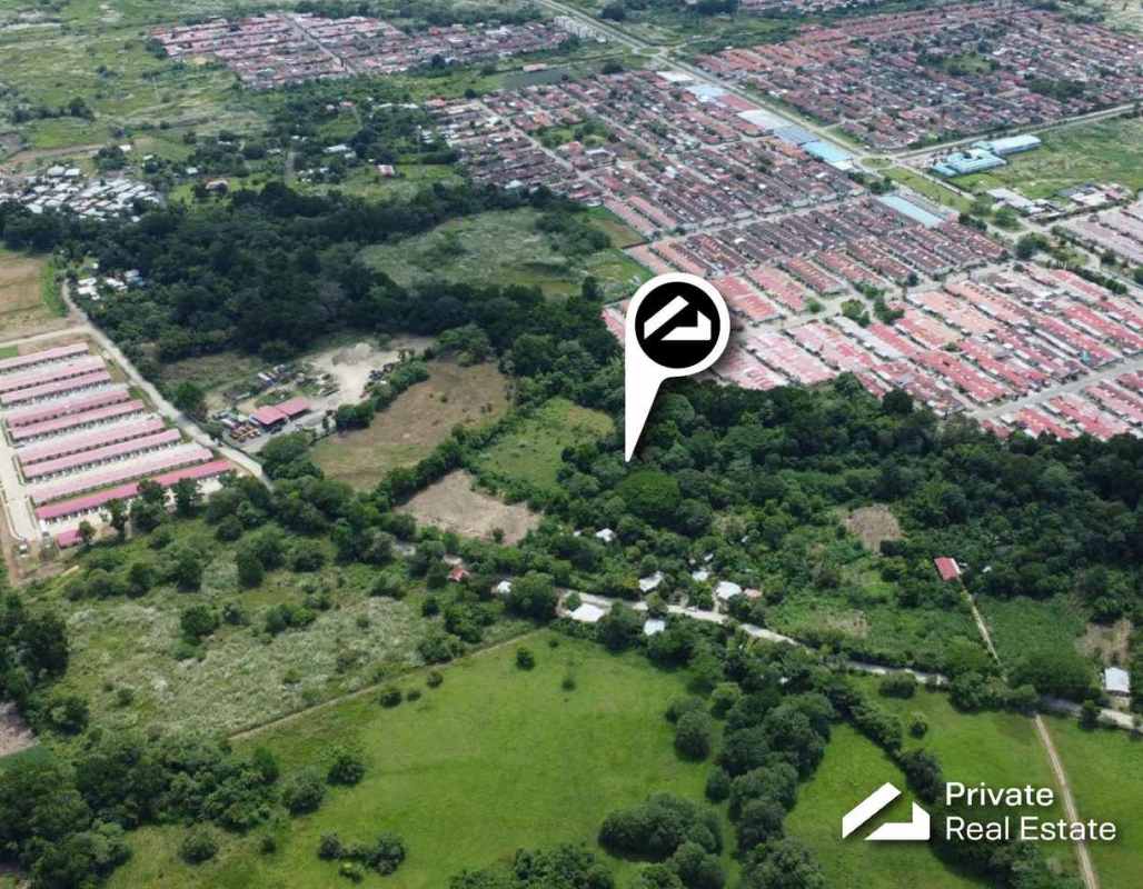Large flat developable land parcel ideal for industrial or logistics hub near Panama City.