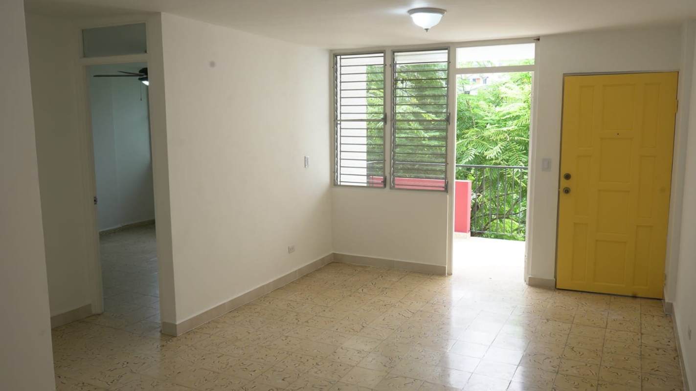 Living room with big windows, neutral tile floor, small balcony in PH Trébol Panama