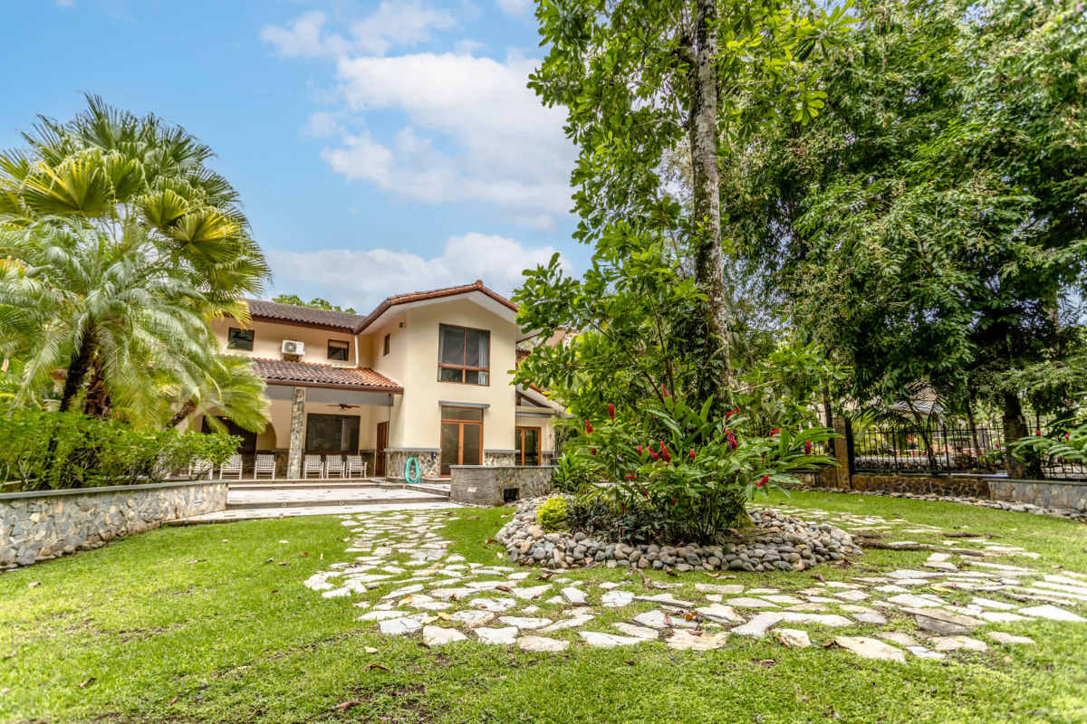 Mediterranean-style home exterior with garden stone path Camino de Cruces Panama