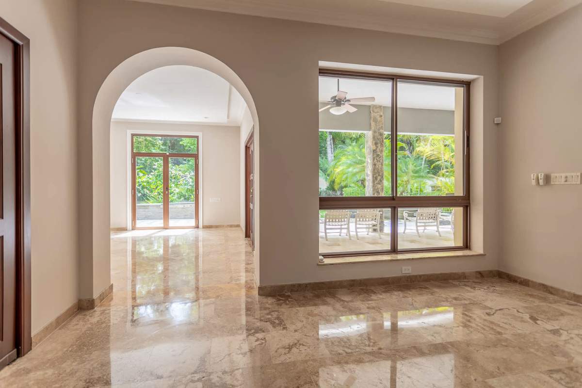 Bonus room or living hall with marble flooring, large windows garden views Camino de Cruces house Panama