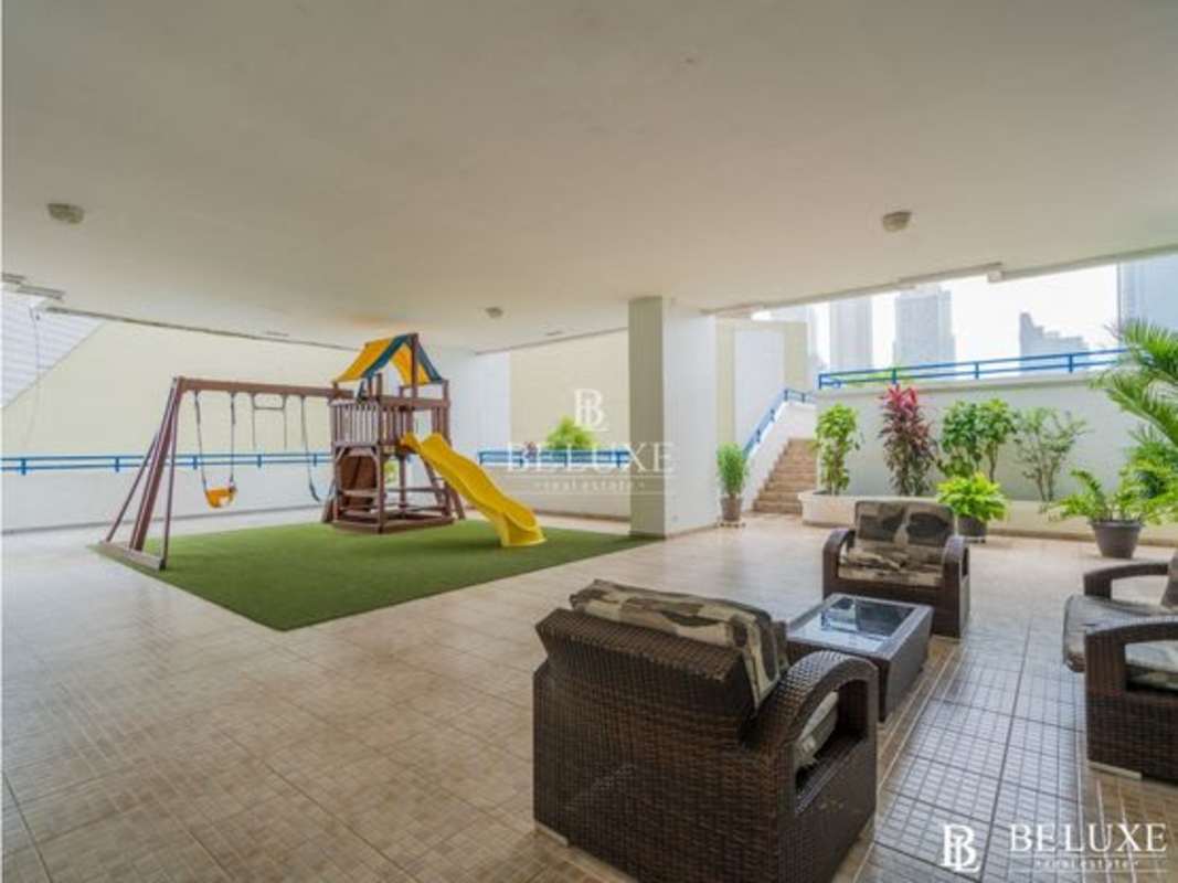 Swimming pool area in PH Costa View with sun deck in Costa del Este Panama