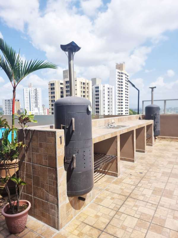 Spacious living area with tile floors and large window in PH Victoria Hills Panama