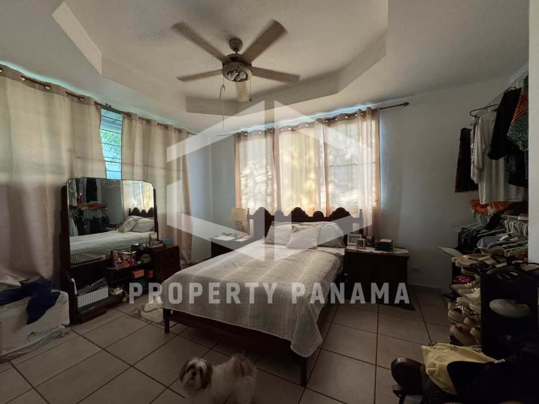 Spacious living area with ceiling fans and large windows in San Francisco Panama house for sale