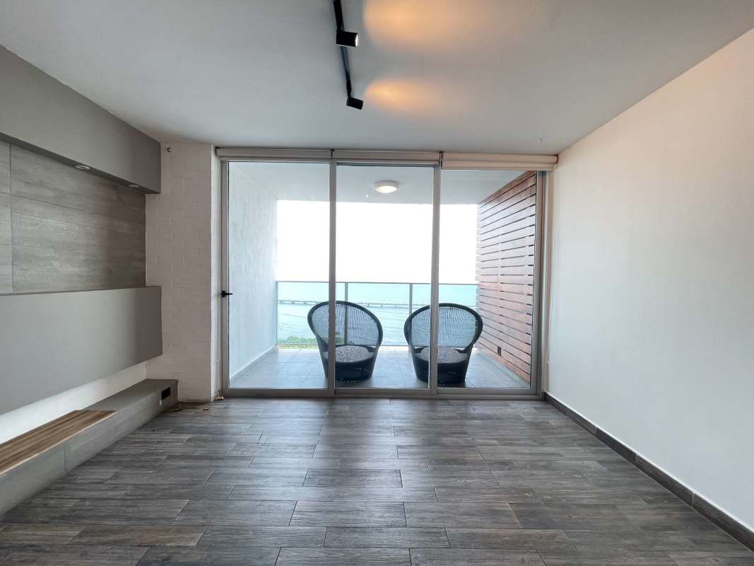 Spacious master bedroom with access to balcony and ocean view PH Nautica Coco del Mar Panama