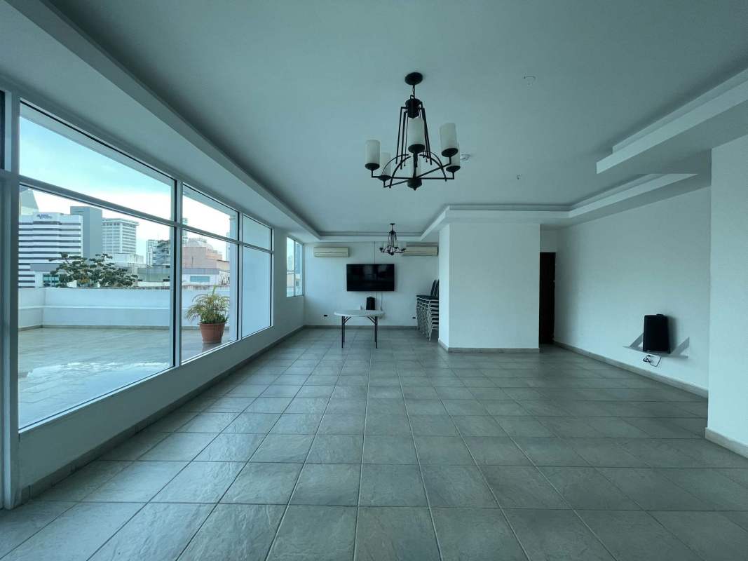 Modern living room with large windows, balcony access, bright space PH Marquis Tower El Cangrejo