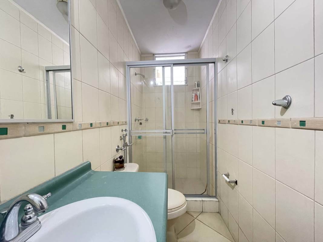 Bathroom with glass enclosure, granite sink, window, PH Marquis Tower El Cangrejo